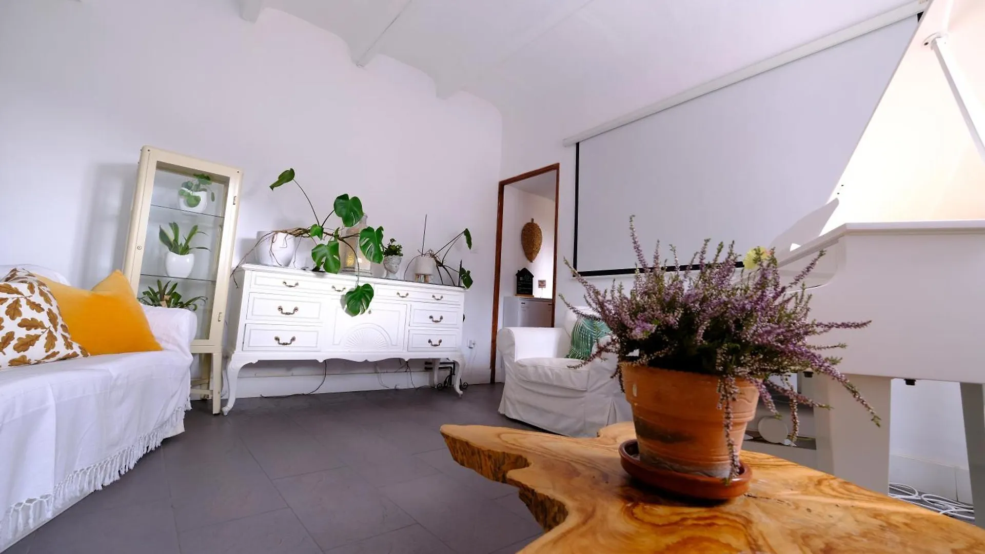 Bed & Breakfast Casa Caimari Guest House, For Mountain Lovers!