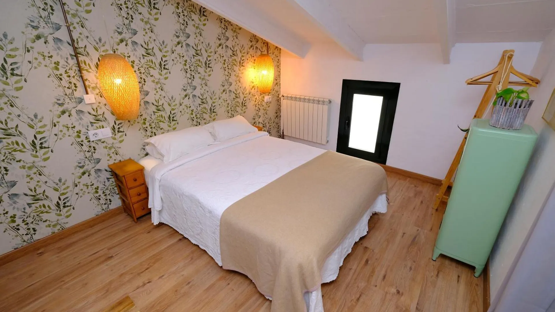 Bed & Breakfast Casa Caimari Guest House, For Mountain Lovers!
