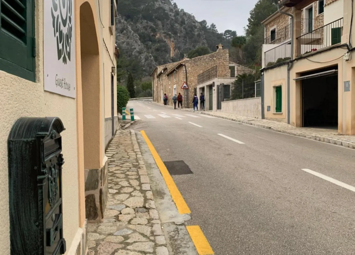 Casa Caimari Guest House, For Mountain Lovers! Bed & Breakfast