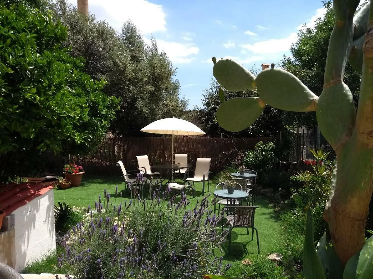 Bed & Breakfast Casa Caimari Guest House, For Mountain Lovers!
